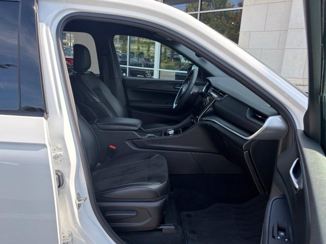 Used 2024 Jeep Grand Cherokee Altitude AWD/4WD image 28