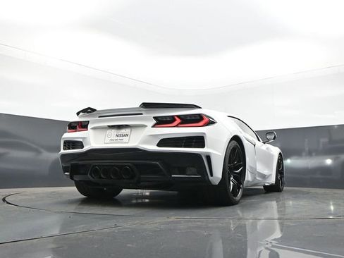 Used 2023 Chevrolet Corvette Z06 RWD image 30