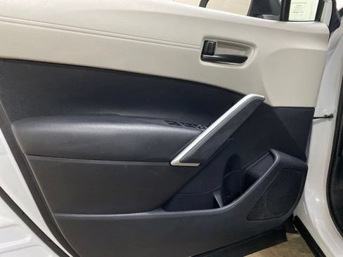 Used 2024 Toyota Corolla Cross L FWD image 15
