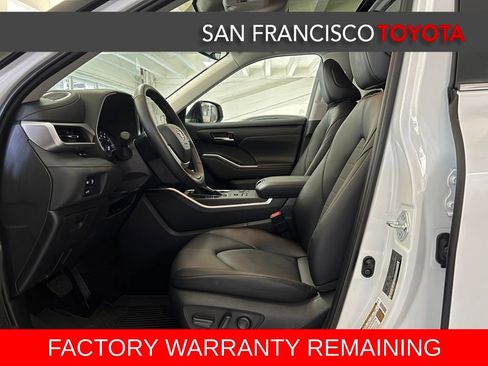 Certified 2025 Toyota Highlander XLE image 11