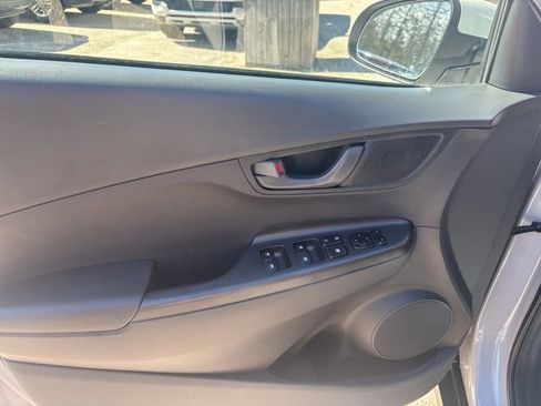 Used 2023 Hyundai Kona SEL image 4