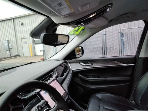 Used 2023 Jeep Grand Cherokee L Limited w/ Luxury Tech Group II image 24