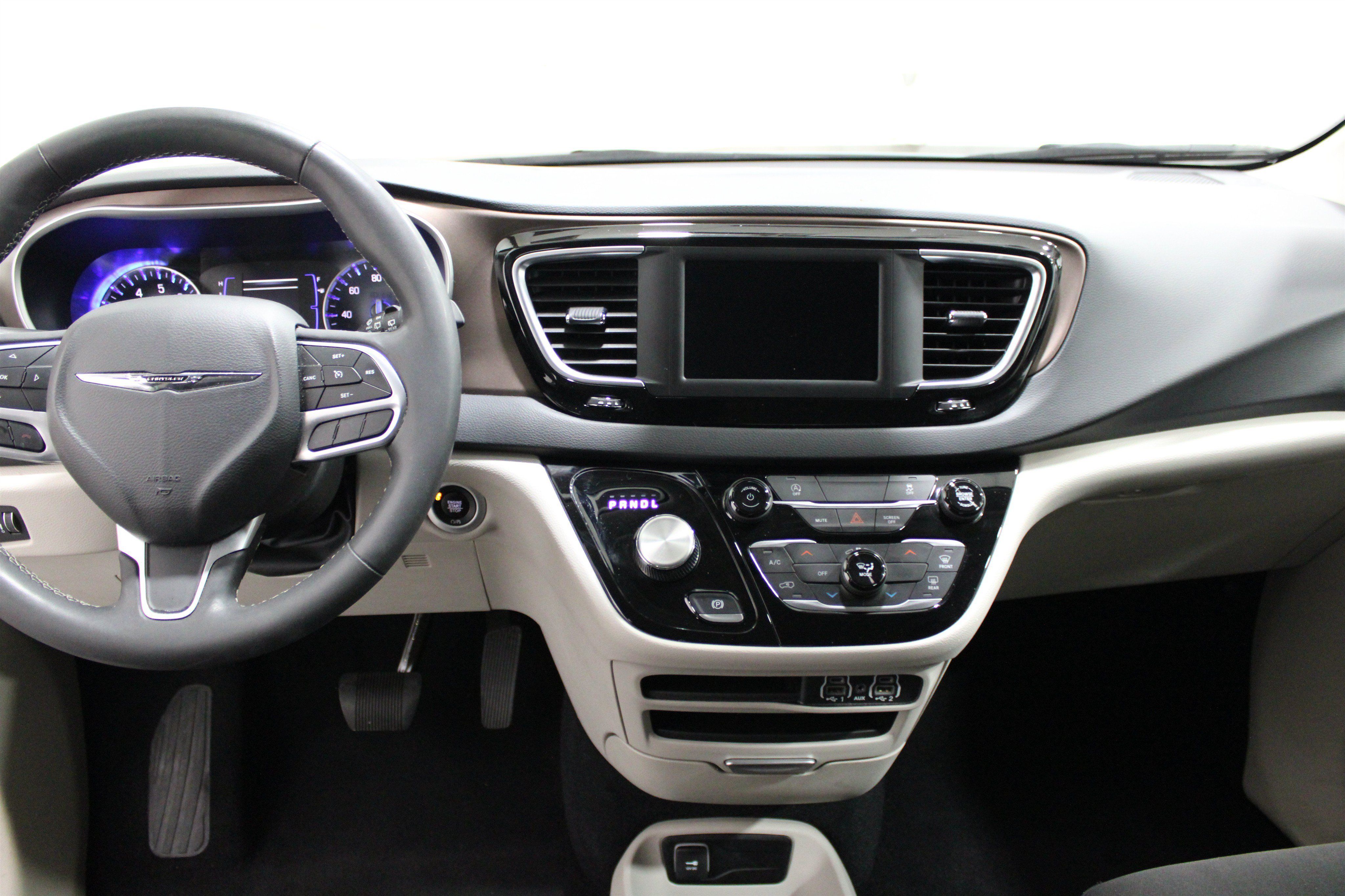 Used 2024 Chrysler Voyager LX FWD image 2
