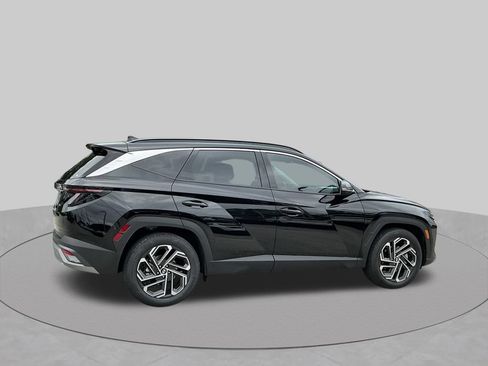 Used 2025 Hyundai Tucson Limited FWD image 16