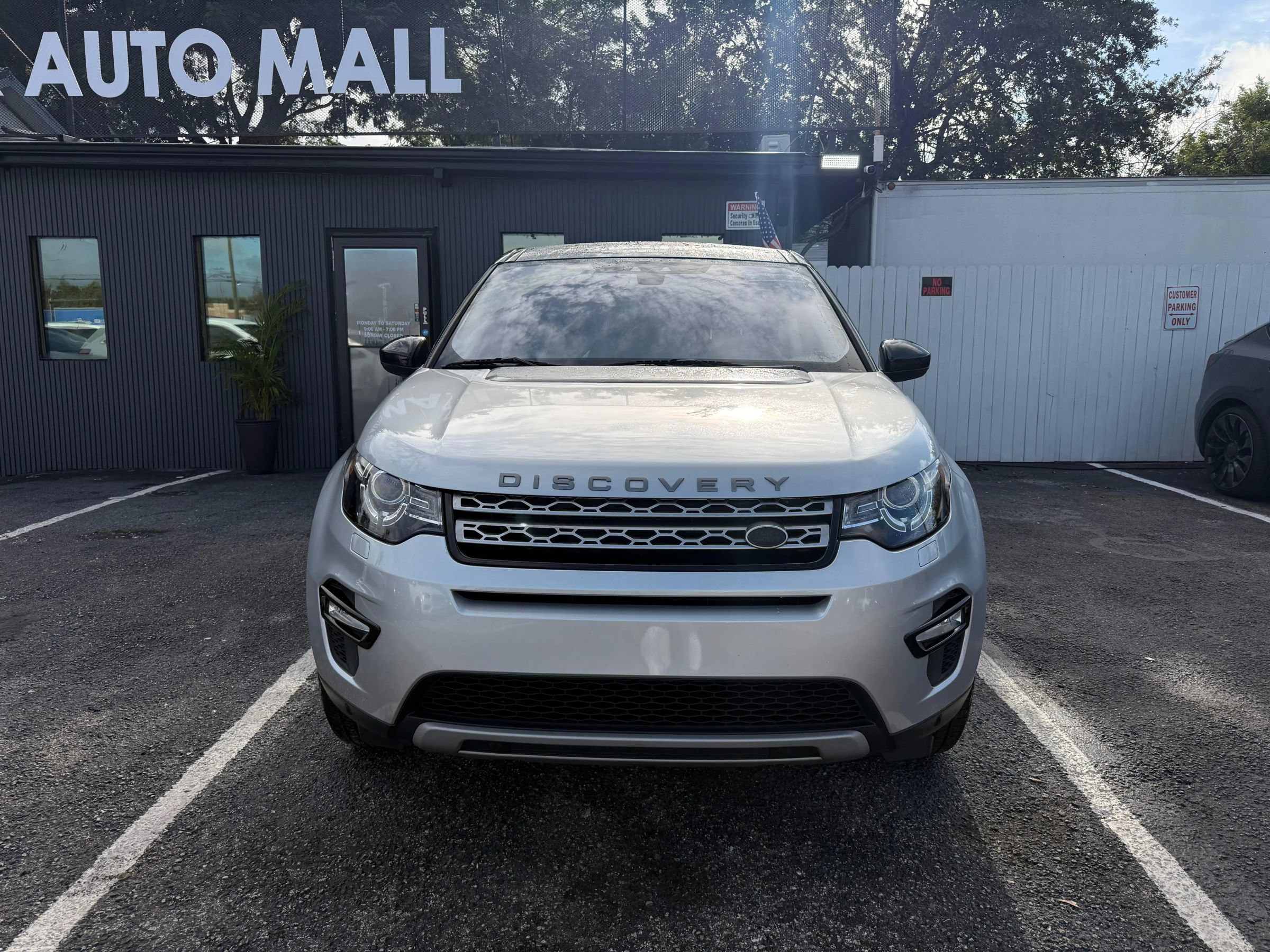 Used 2018 Land Rover Discovery Sport HSE AWD/4WD image 2