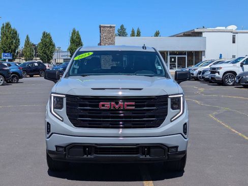 Used 2024 GMC Sierra 1500 Elevation AWD/4WD image 8