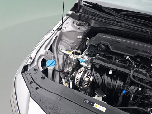 Certified 2025 Hyundai Elantra Sport image 30