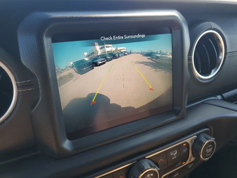 Used 2021 Jeep Wrangler Unlimited Sahara w/ Safety Group image 28