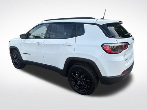 Used 2026 Jeep Compass Latitude w/ Sun and Sound Group AWD/4WD image 6
