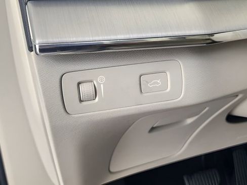 Used 2021 Volvo XC90 T5 Momentum image 28