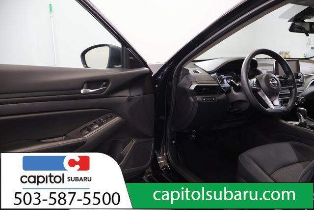 Used 2025 Nissan Altima 2.5 SV FWD image 9