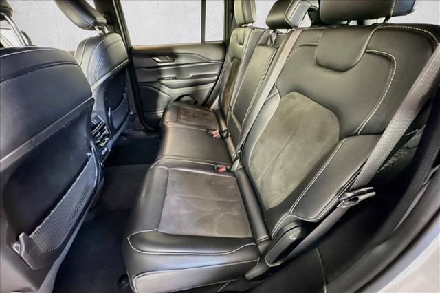 Used 2023 Jeep Grand Cherokee Altitude AWD/4WD image 22