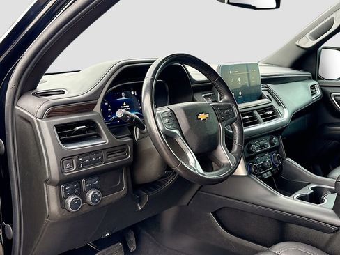 Used 2022 Chevrolet Suburban LT image 9