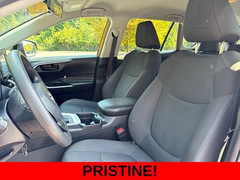 Used 2021 Toyota RAV4 LE AWD/4WD image 14