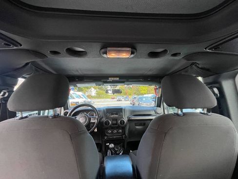 Used 2018 Jeep Wrangler Unlimited Sport w/ Connectivity Group AWD/4WD image 24