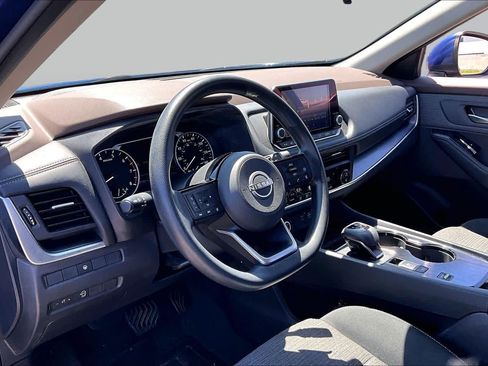Certified 2023 Nissan Rogue SV FWD image 17