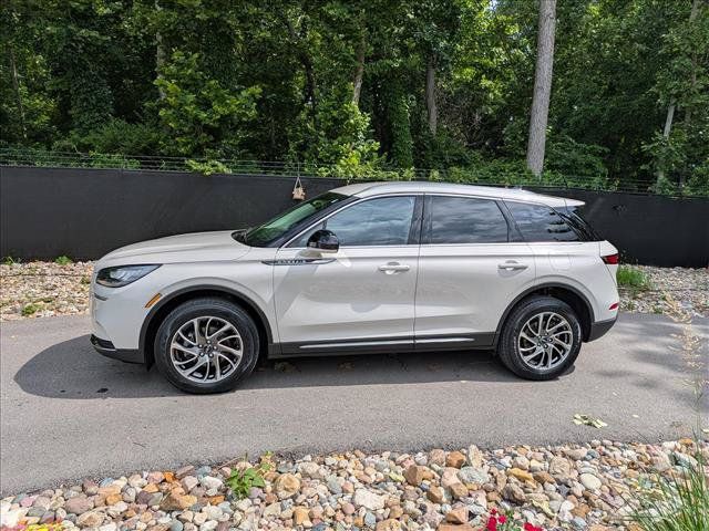 Used 2022 Lincoln Corsair AWD w/ Equipment Group 101A image 2