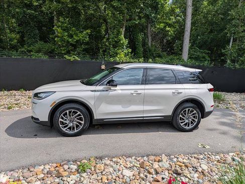 Used 2022 Lincoln Corsair AWD w/ Equipment Group 101A image 2