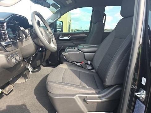 Used 2025 Chevrolet Silverado 3500 LT image 4