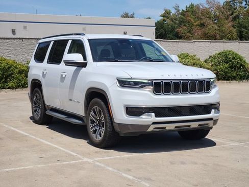 Used 2022 Jeep Wagoneer Series III w/ Flexible Seating Group RWD image 3