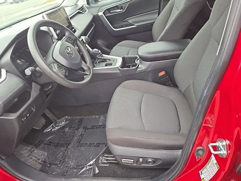 Used 2025 Toyota RAV4 XLE image 12