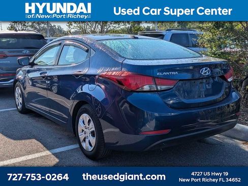 Used 2016 Hyundai Elantra SE image 2