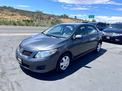 Used 2009 Toyota Corolla LE FWD image 2