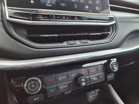 Used 2023 Jeep Compass Limited image 7