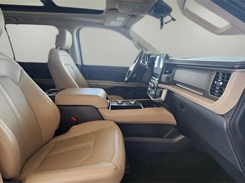 Used 2024 Ford Expedition Limited image 23