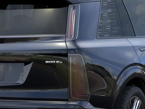 New 2026 Cadillac Vistiq Platinum AWD/4WD image 11