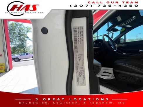 Used 2024 Jeep Grand Cherokee Altitude AWD/4WD image 17