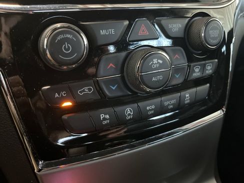 Used 2022 Jeep Grand Cherokee Limited AWD/4WD image 14