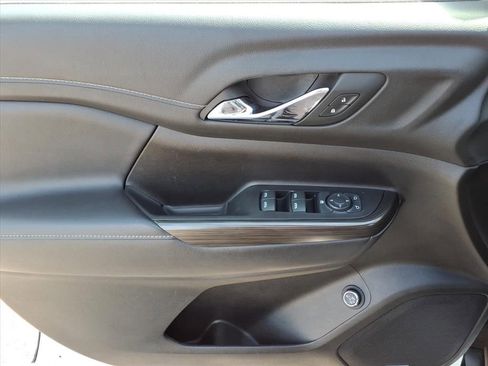 Used 2023 GMC Acadia SLT image 16