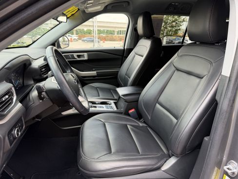 Used 2023 Ford Explorer XLT w/ Equipment Group 202A RWD image 27