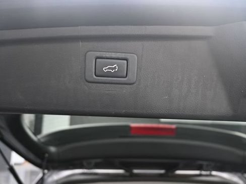 Used 2018 Subaru Outback 3.6R Limited AWD/4WD image 24