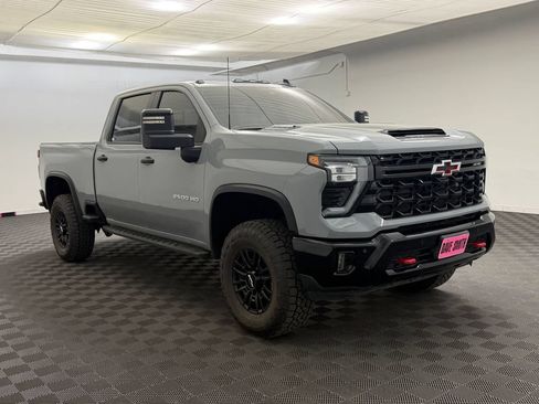 Used 2025 Chevrolet Silverado 2500 ZR2 w/ Technology Package AWD/4WD image 7