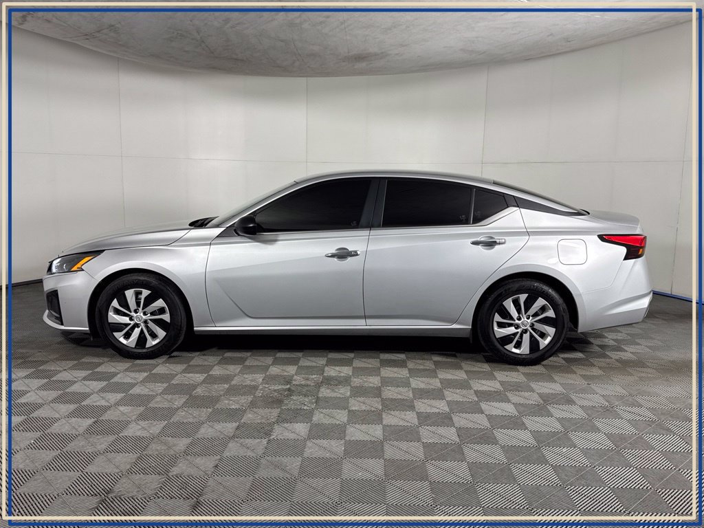 Used 2024 Nissan Altima 2.5 S FWD image 13