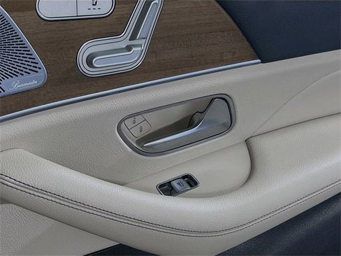 Used 2020 Mercedes-Benz GLE 350 4MATIC w/ Premium Package image 31