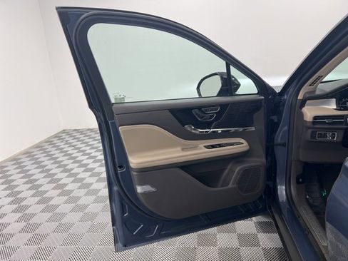 Certified 2022 Lincoln Corsair Standard w/ Premium Package image 16