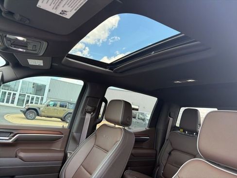 Used 2024 GMC Sierra 1500 Denali w/ Technology Package AWD/4WD image 19