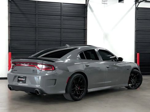 Used 2018 Dodge Charger R/T RWD image 9