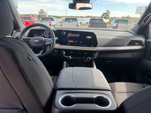 New 2026 Chevrolet Suburban LS image 17