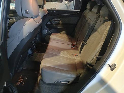 Used 2019 Bentley Bentayga image 29
