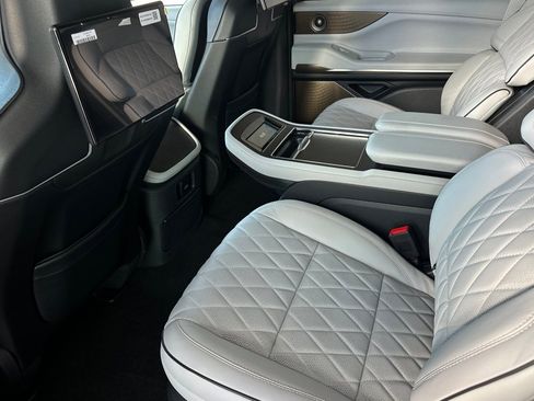 New 2026 Lincoln Navigator Black Label AWD/4WD image 10