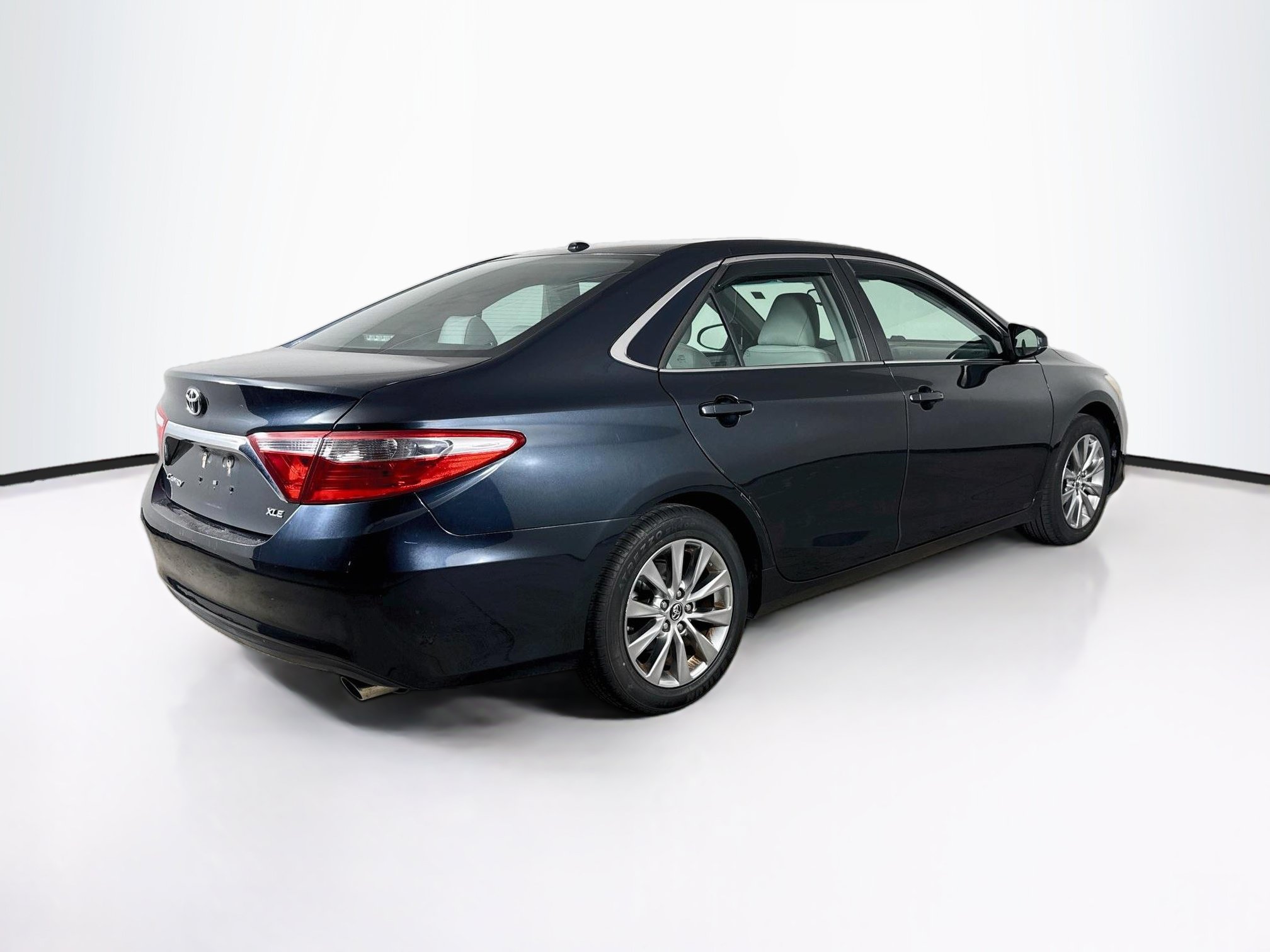 Used 2015 Toyota Camry XLE FWD image 33