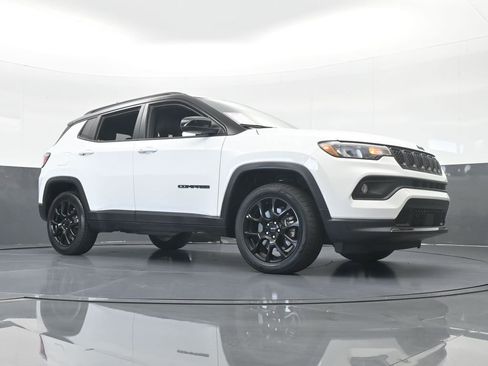 Used 2023 Jeep Compass Altitude image 61