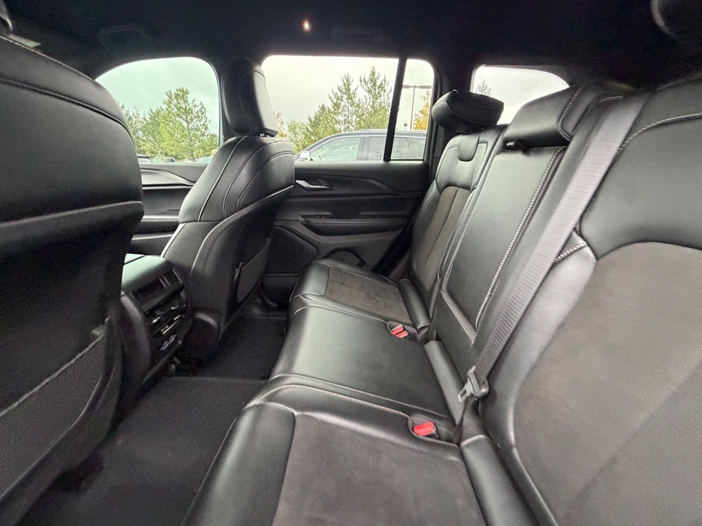 Used 2024 Jeep Grand Cherokee Altitude AWD/4WD image 18