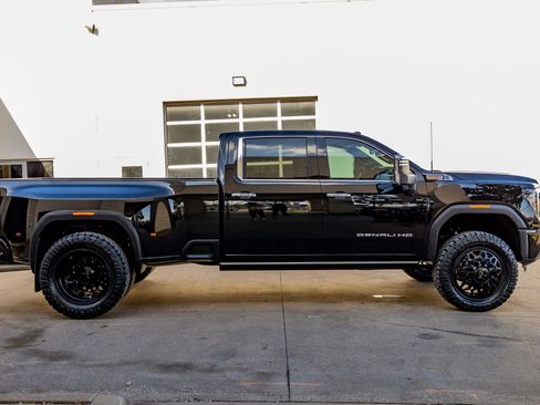 Used 2025 GMC Sierra 3500 Denali w/ Technology Package image 11