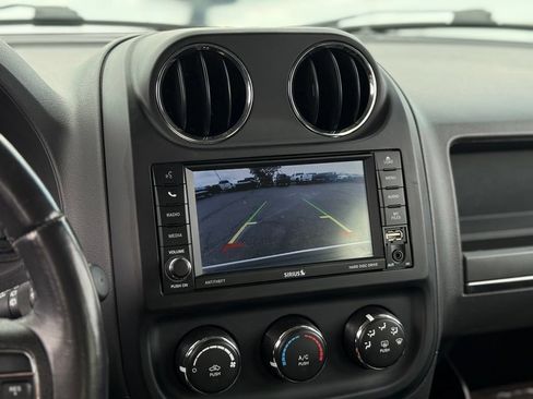 Used 2017 Jeep Patriot High Altitude AWD/4WD image 3