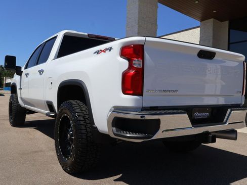 Used 2021 Chevrolet Silverado 2500 LTZ AWD/4WD image 3